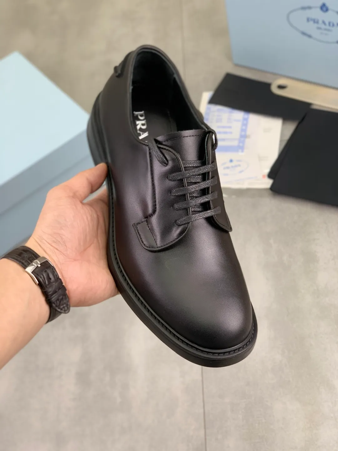 Men's Men's Shoes💰P640💰[New Style] High Quality Water-dyed Niuli 🆘[PRADA] Prada's latest casual business leather shoes for men! Listed simultaneously! The fabric is made of specially imported original calfskin, and the interior is made of imported water-dyed cowhide. It is absolutely luxurious and leads the fashion trend. High-end combination rubber outsole, size: 38-44 (45 and 46 can be customized) 3️⃣ colors available